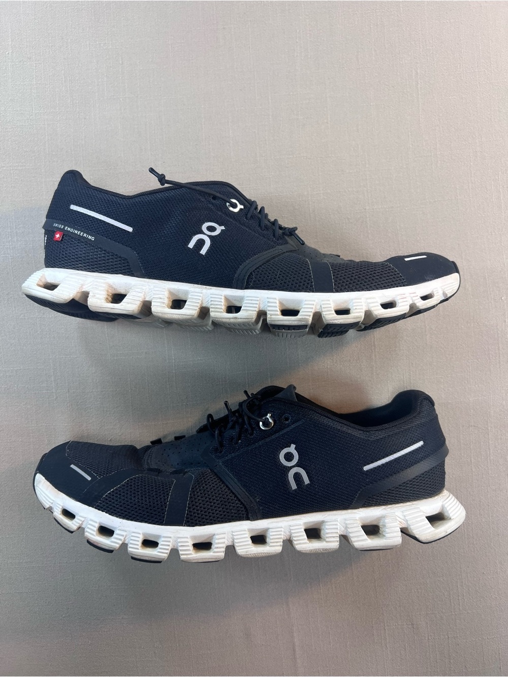 On Cloud Running Shoes Women’s 11 Black Athletic Running Sneakers Swiss